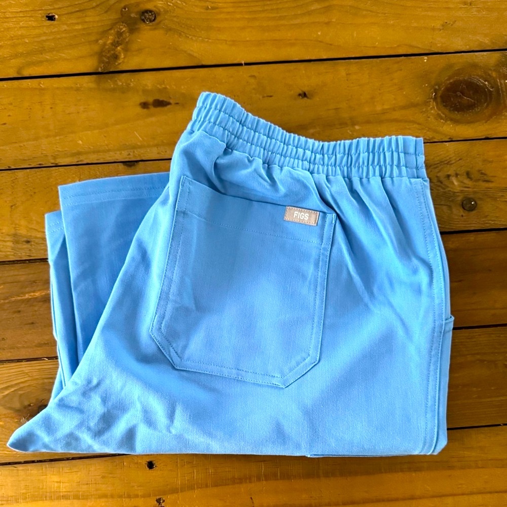 Figs Scrubs Set in Ceil Blue - Picture 2 of 3